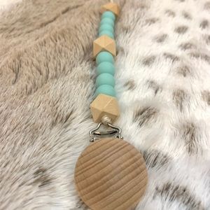 Silicone Beaded Paci Clip.